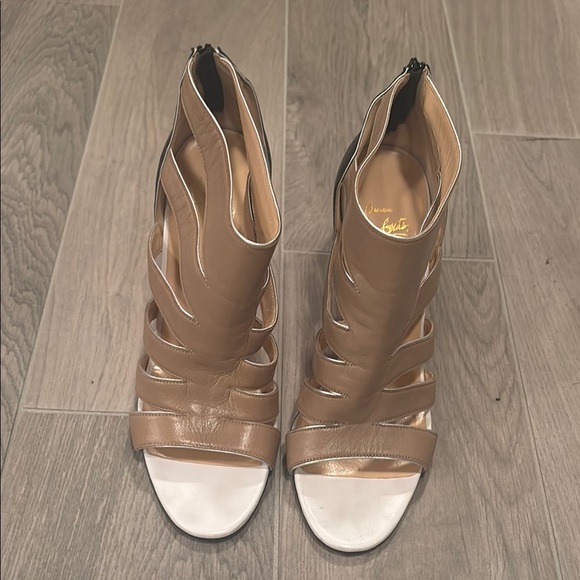 Christian Louboutin Women’s Tan and Black Heels Size 40 - Picture 1 of 7